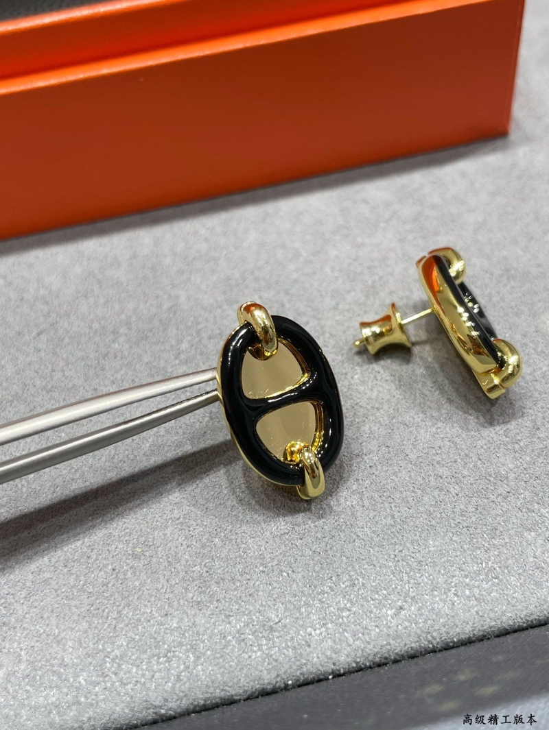 H**me5 earrings